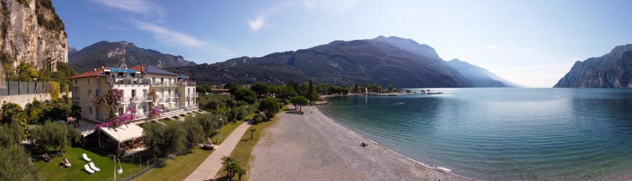 Hotel Baia Azzurra - Lake Front Торболе Экстерьер фото