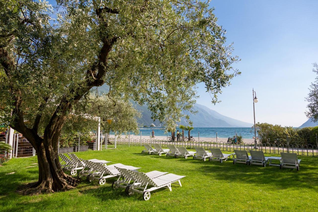 Hotel Baia Azzurra - Lake Front Торболе Экстерьер фото