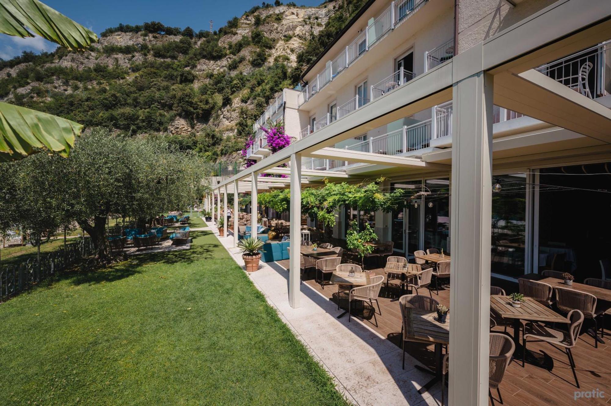 Hotel Baia Azzurra - Lake Front Торболе Экстерьер фото